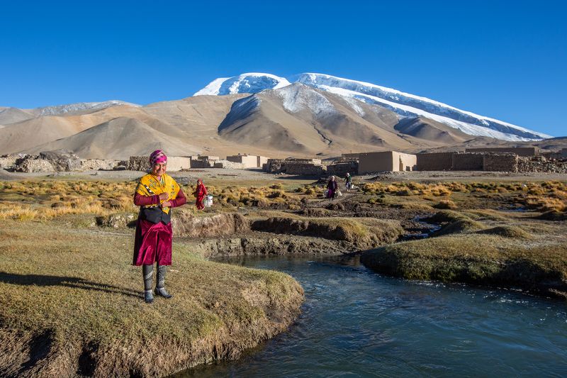慕斯塔克雪山下photo preview
