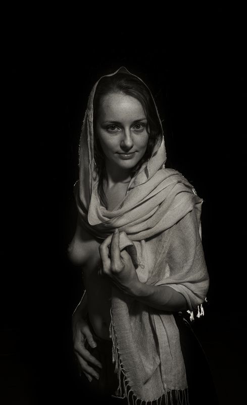 девушка портрет ню чб палантин платок грудь Взглядphoto preview