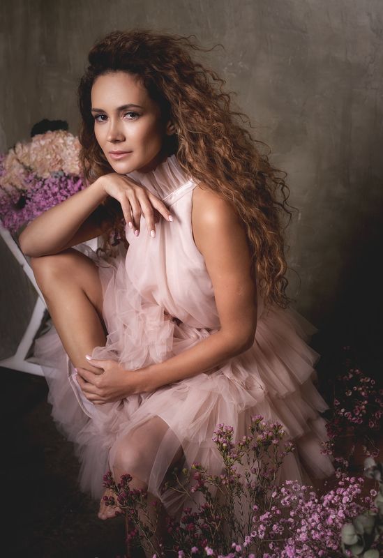 красота, студийный портрет, женский портрет,  дарите женщинам цветыphoto preview