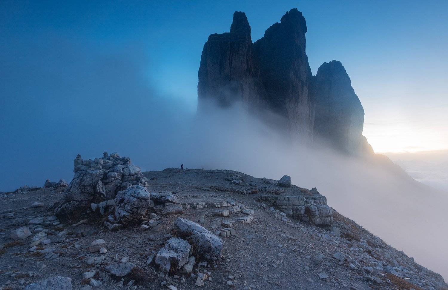 Пейзаж с фотографом.. Автор: Геннадий Финенко италия, доломиты, горы, облака, закат, осень, природа, landscape, italy, dolomites, Геннадий Финенко