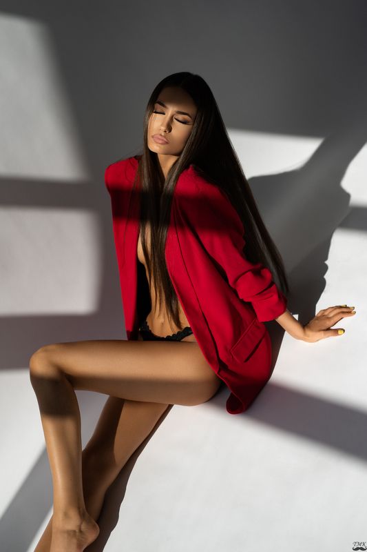 portrait, studio, fashion, jacket, people, beauty, nikon, natural light, style, girl, brunette red hot chili pepperphoto preview