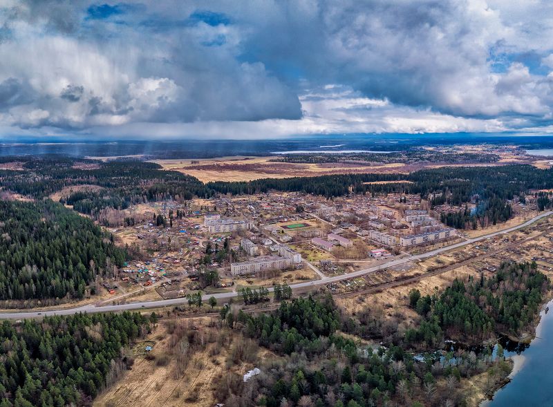 Заунывный ветер гонит стаю туч на край небес.photo preview