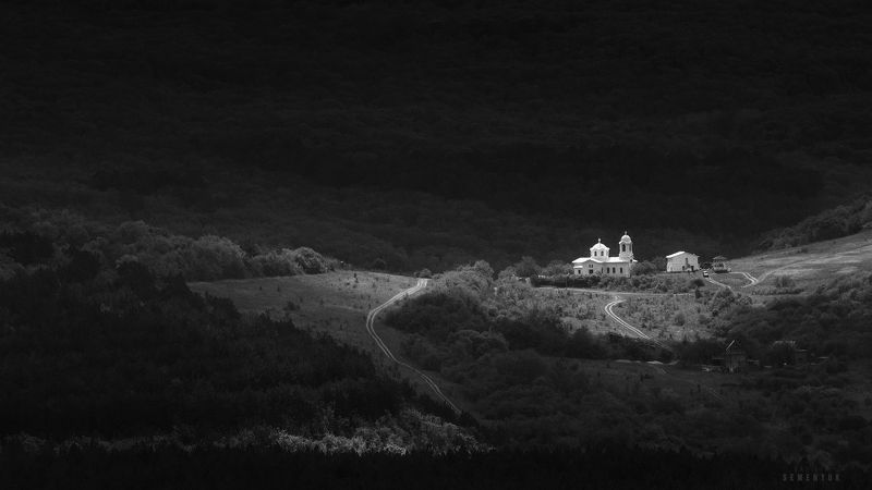 крым, лаки, крымские греки, храм, храм святого луки, деревня, деревня лаки, крымская хатынь, ч/б, пейзаж, landscape, mountain, church, b/w, minimalism. Про Лаки.photo preview