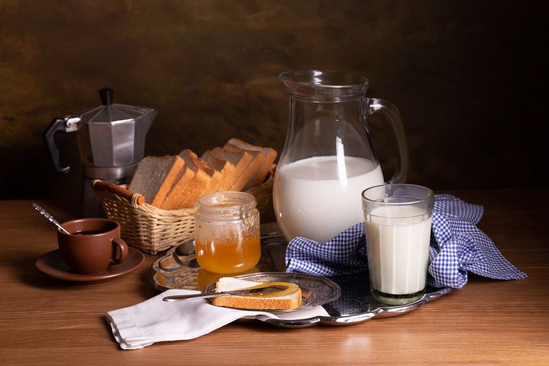 Натюрморт с молокомphoto preview