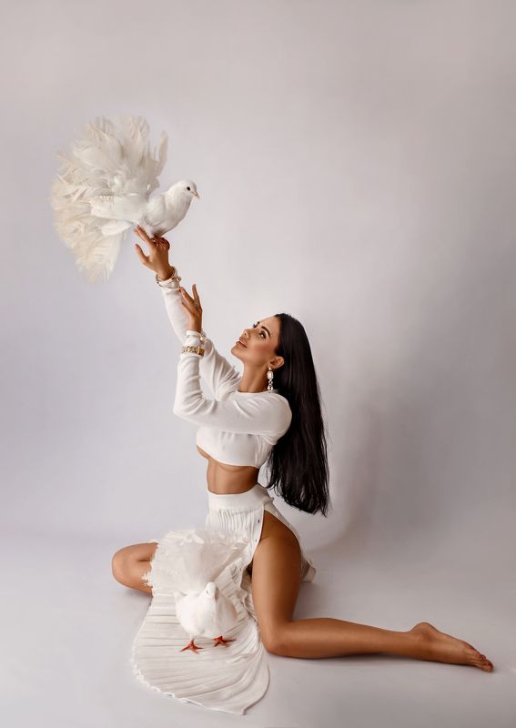 девушка голуби photo preview