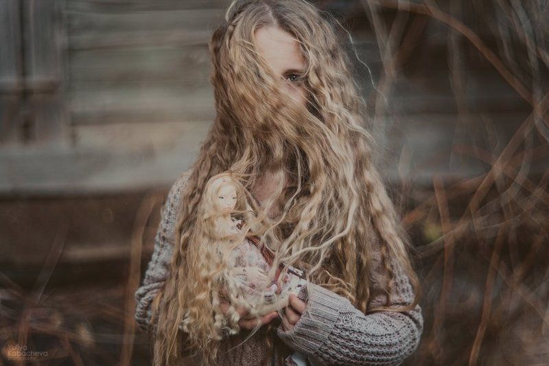 Бывает   такое   небо ,  Такая   игра   лучей , Что сердцу обида куклы Обиды своей жалчей.photo preview