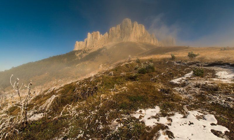 ПЫХТИТ , КИПИТ  И СНЕГОМ ПУГАЕТphoto preview