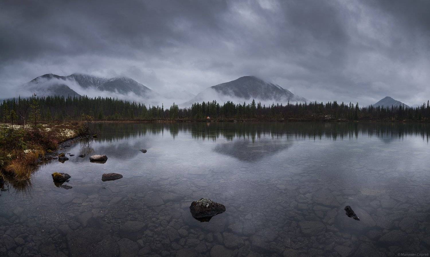 Туманные сны. Автор: Сергей Малинин Autumn, Fog, Khibiny, Kola Peninsula, Lake, Mountains, Горы, Заполярье, Кольский, Осень, Полигональные озера, Туман, Утро, Хибины, Сергей Малинин
