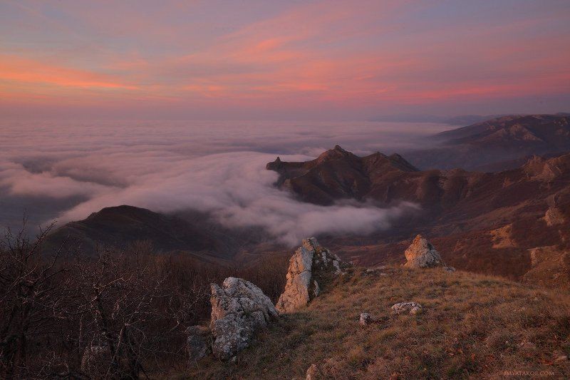 крым, горы, рассвет, розовый, туман, утро, камни За 5 минут до рассветаphoto preview