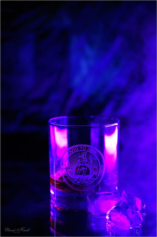 Виски со льдомphoto preview