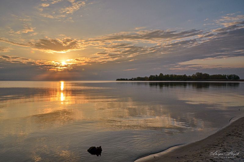 утро, рассвет, восход, лучи, вода, отражения, небо, облака В тишине утраphoto preview