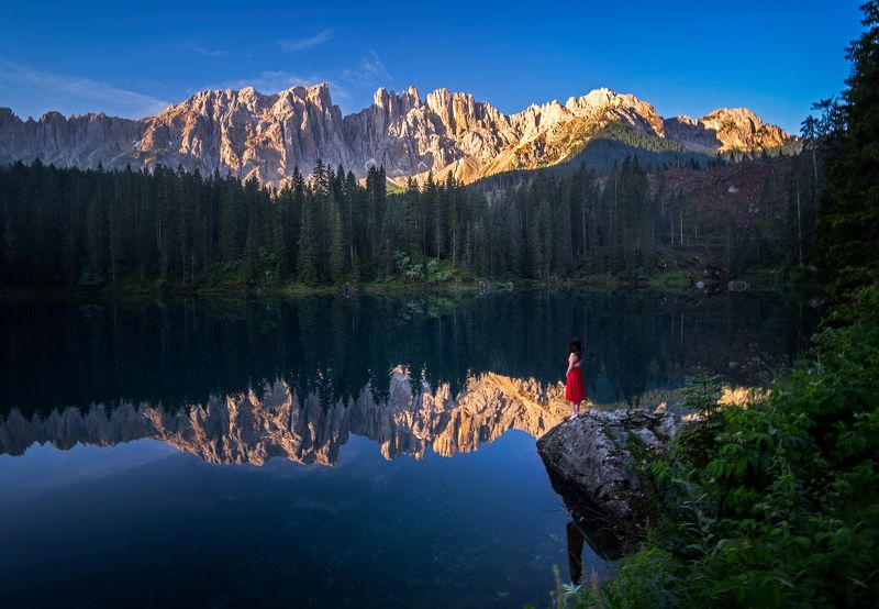 Lago di Carezza and the red dressphoto preview