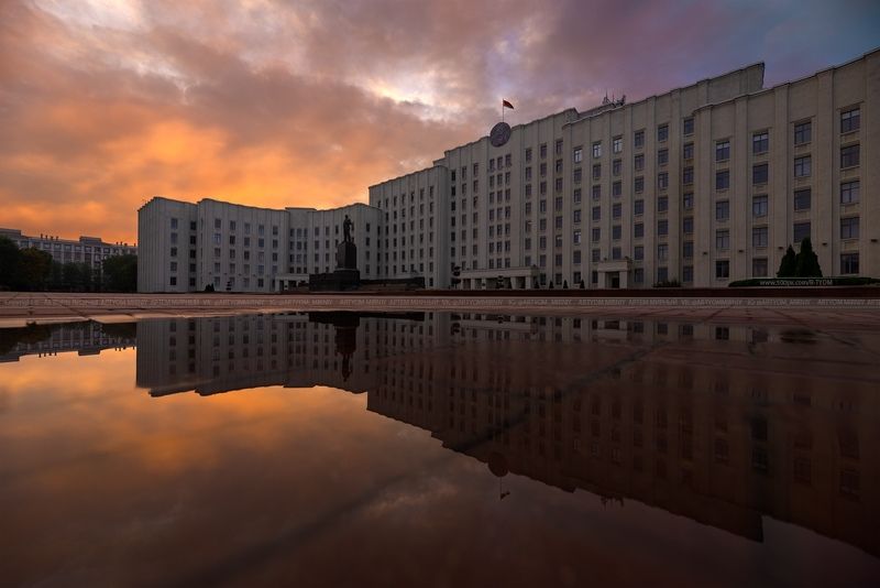 книга владыка моря, артем мирный, белоруссия, беларусь, искусство, art, artyom mirniy, belarus, городской пейзаж, отражение, администрация Дом Советов. Город Могилёв (Беларусь)photo preview