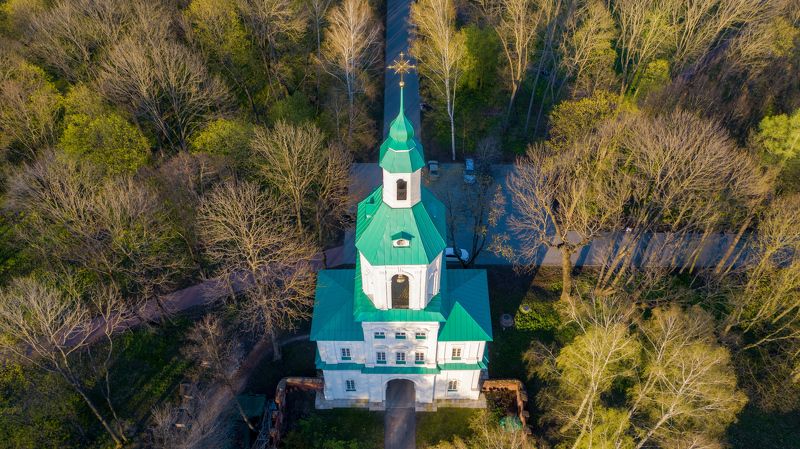 Колокольня в Богородицком паркеphoto preview