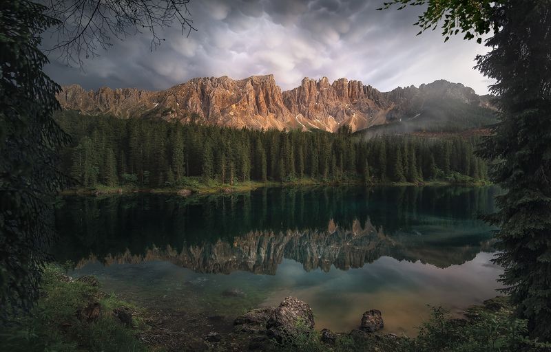 Lago di Carezza in framephoto preview