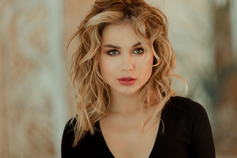 женский портрет  ЧУВСТВЕННОСТЬphoto preview