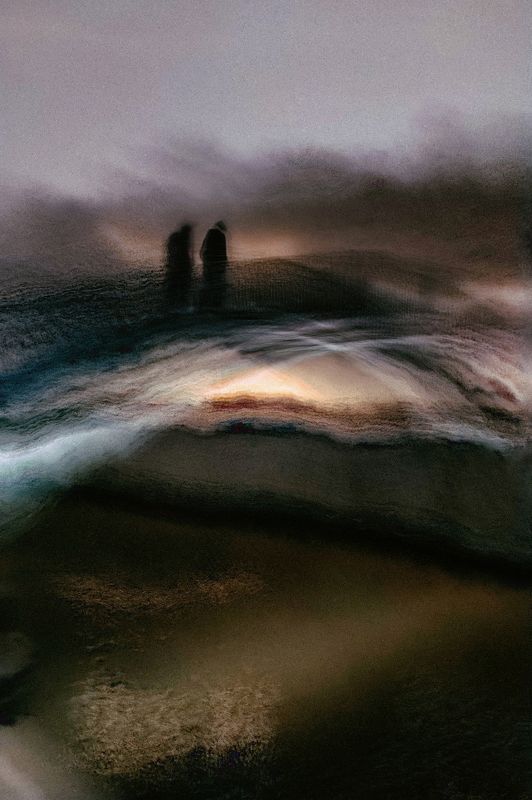 Люди на мостуphoto preview