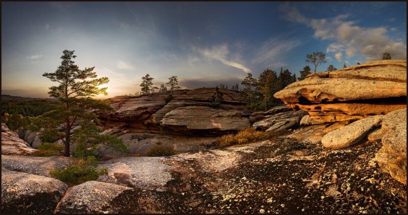 Солнца луч окрасил скалыphoto preview