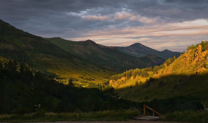 баянаул, горы, рассвет Первые лучи фото превью