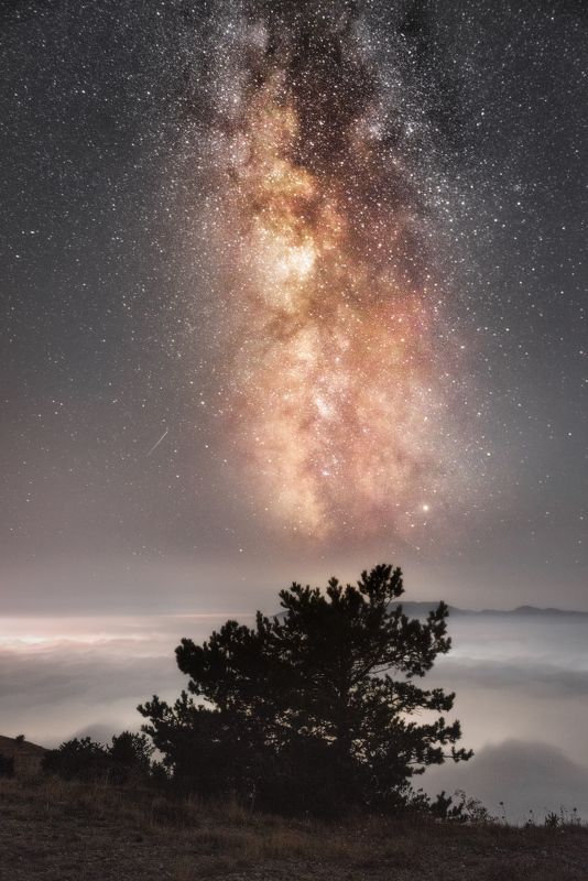 #горы, #осень, #крым, #свет, #небо, #облака, #камни, #звезды, #млечный, путь На Демерджиphoto preview