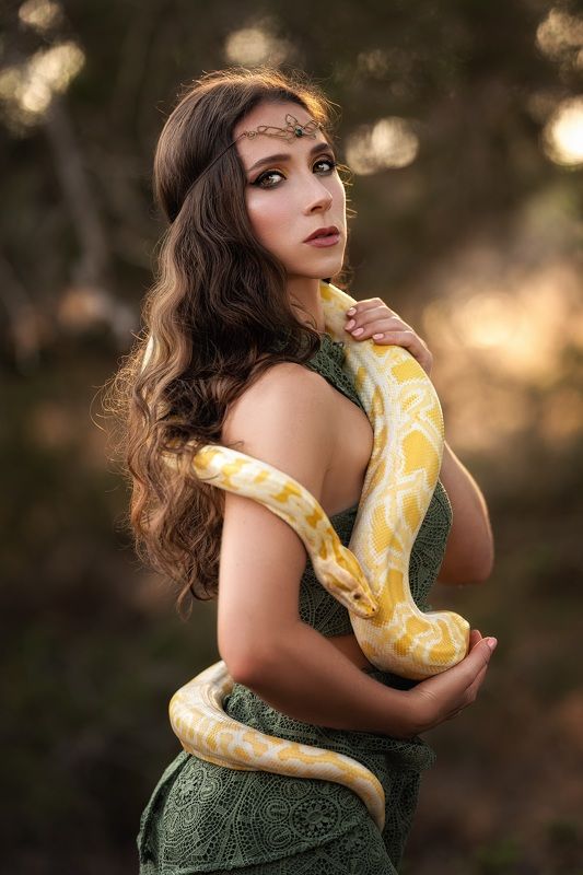 девушка питон портрет фентези Амазонкаphoto preview