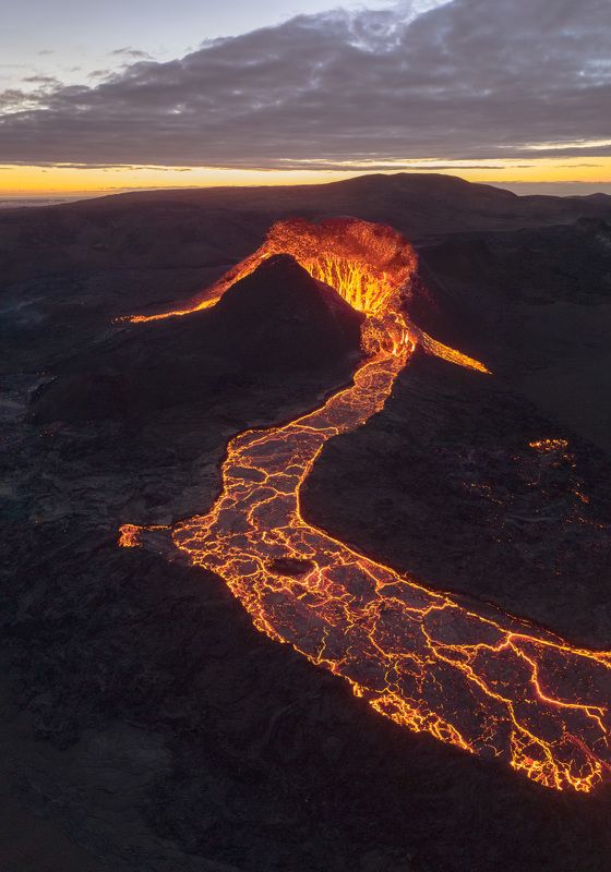 аэрофотосъёмка,кратер,извержение,вулкан .........photo preview