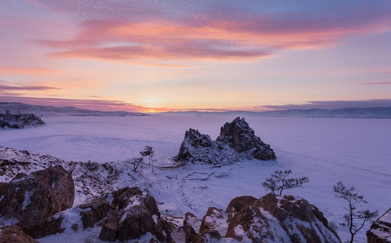 байкал Скала Шаманкаphoto preview