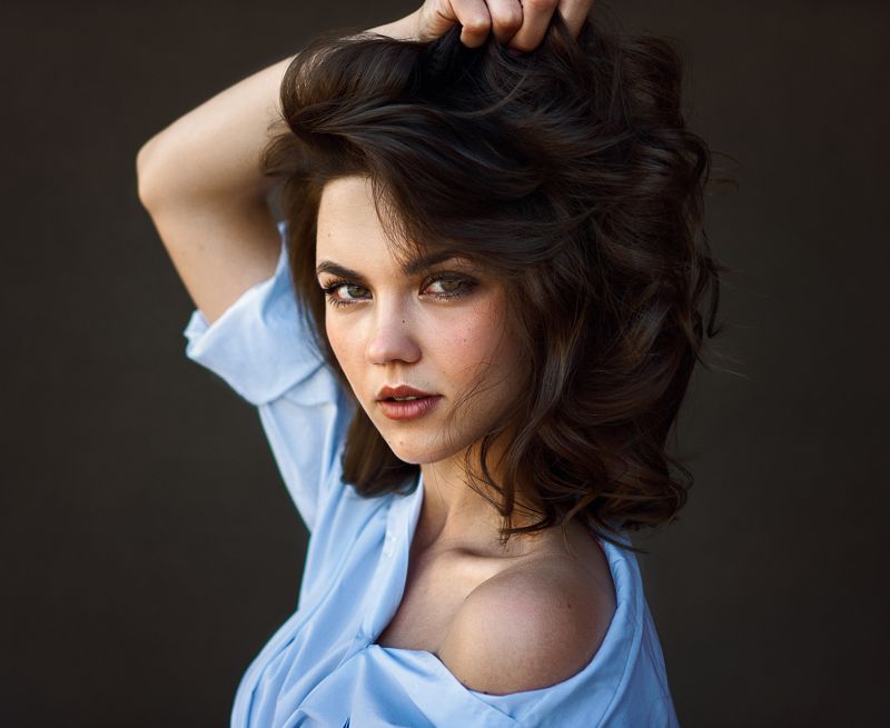 девушка, портрет, прическа, рубашка, взгляд Ангелинаphoto preview