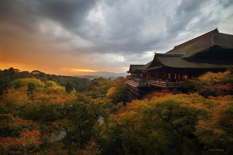 Kiyomizu-dera. Before the stormphoto preview