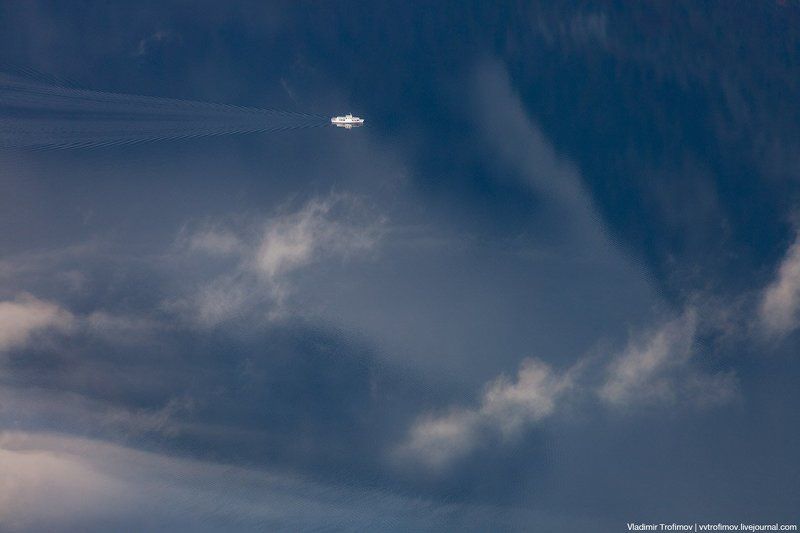 Корабль по небу плывётphoto preview