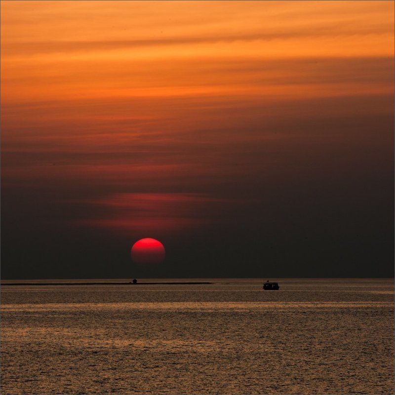 Солнце с морем целовалось фото превью