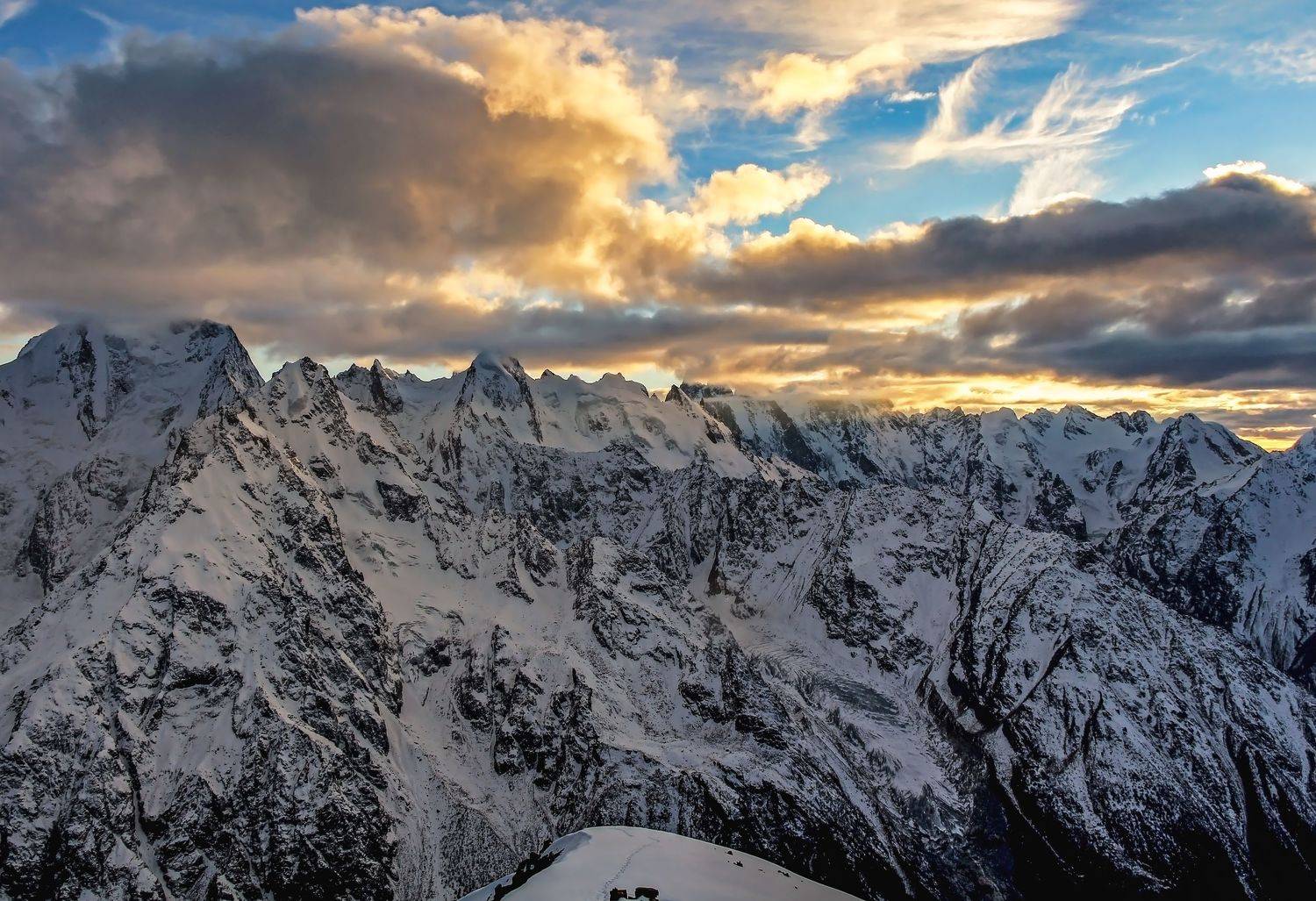 на закате.... Автор: Эстелла альпинизм, кавказ,закат, Эстелла