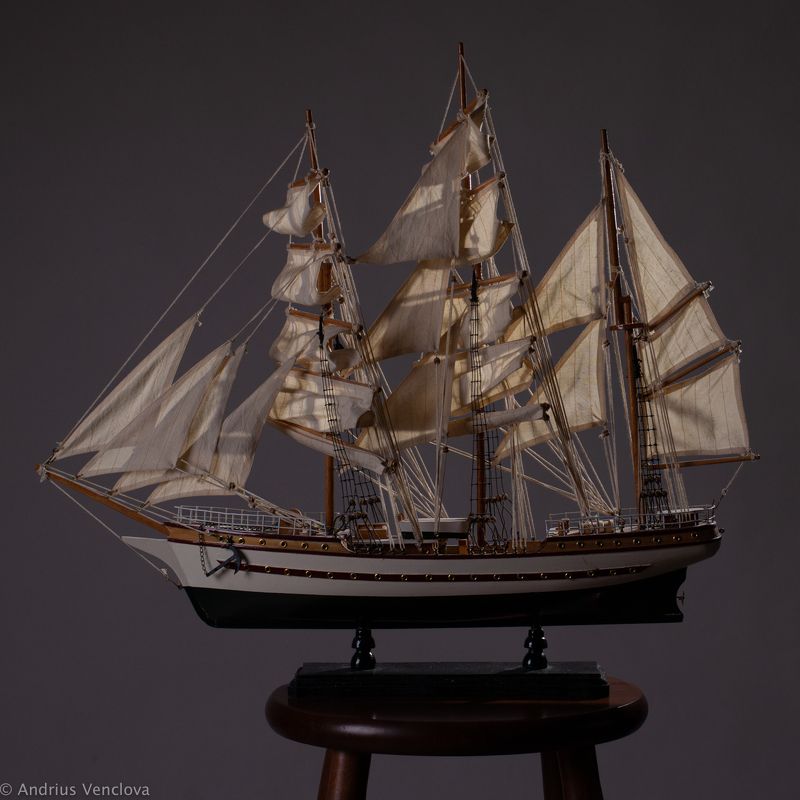 Модель парусникаphoto preview