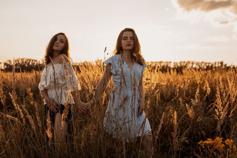 девушка поле закат солнце лето photo preview