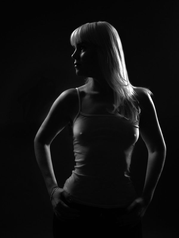 чернобелый женский портрет силуэтphoto preview