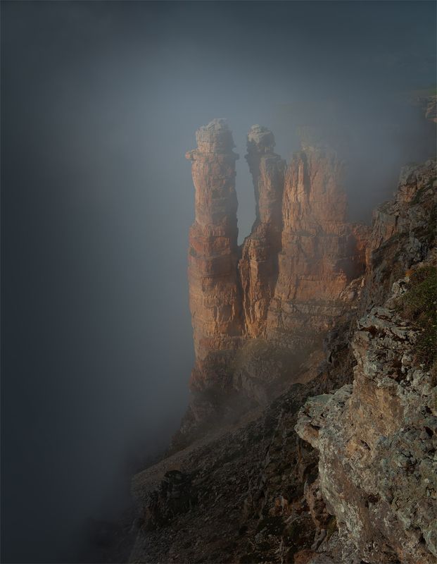 природа, пейзаж, горы, кавказ, бермамыт, туман, скалы Два Монаха - призраки Бермамытаphoto preview