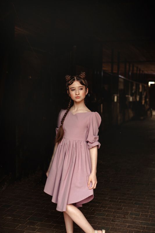 детский фотограф,портрет,портрет девочки В конюшнеphoto preview