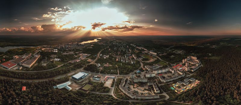 Томительный, палящий день сгорел.photo preview