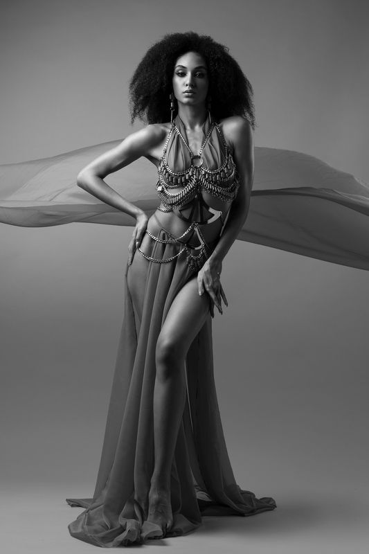 black and white, fashion, portrait, model, modeling, glance Sahara 1photo preview