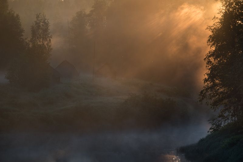 новгородская область, рассвет, пожар На берегу, у старых баньphoto preview