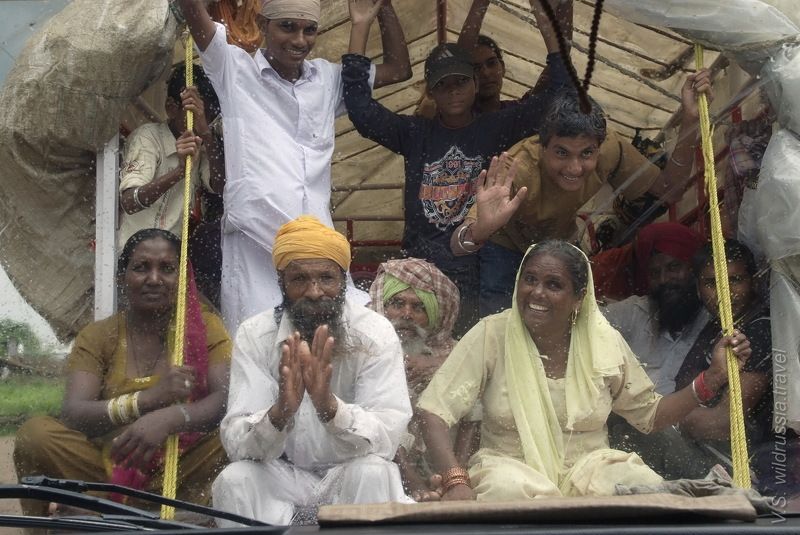 индия, улыбка, приветствие, дружба, друзья, мир, дождь, дорога, транспорт, путешествие, шагнивнеизведанное Из цикла \