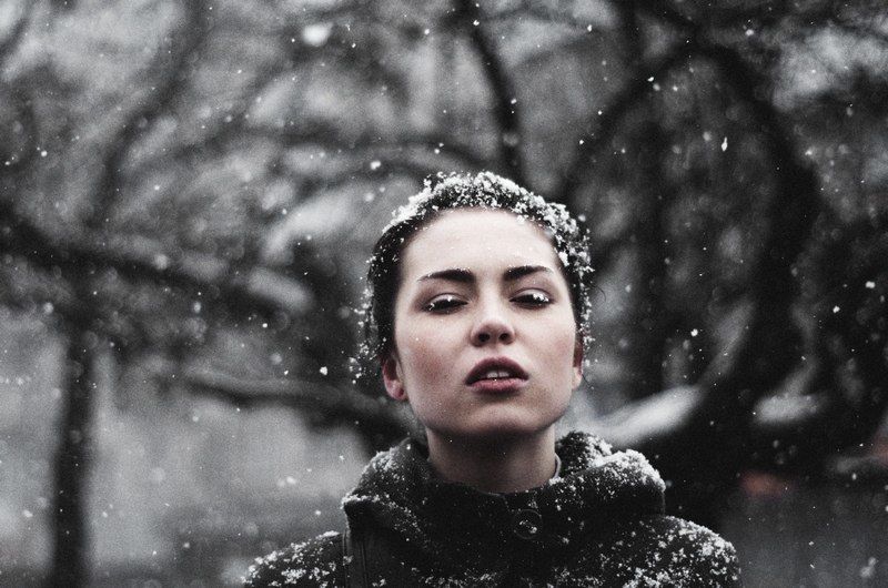 Портрет девушки зима И метели заводят веселые прялки.photo preview