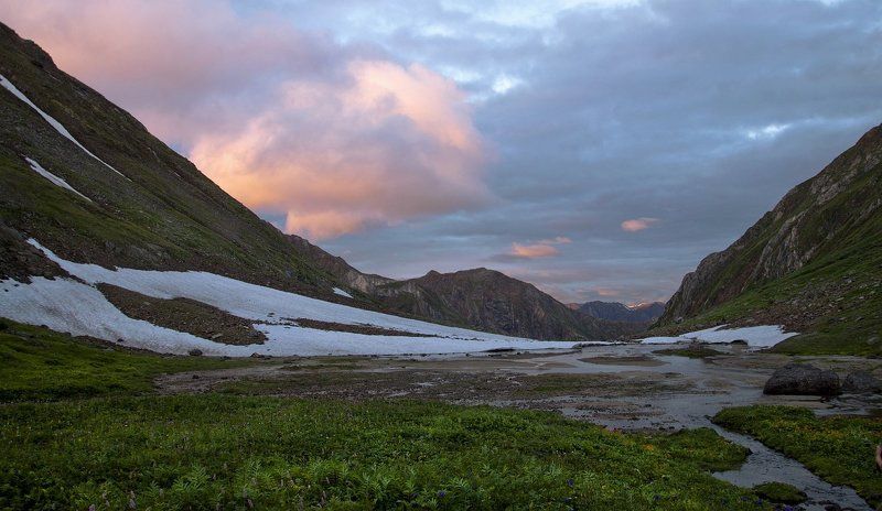 Закатное солнце торопит приход темнотыphoto preview