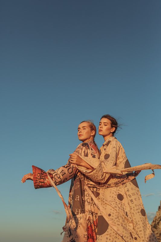 Двоеphoto preview