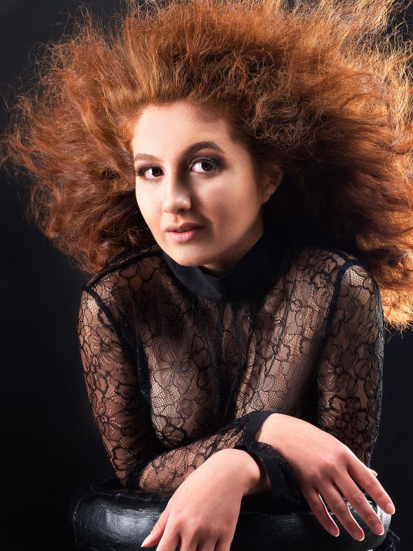 портрет красавица девушка кудряшки рыжая ...photo preview