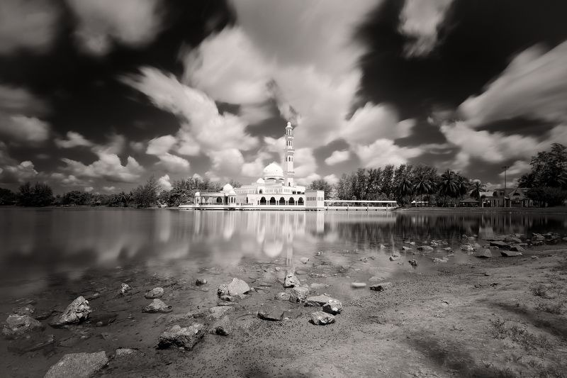 landscape nikon mosque white black water Tengku Tengah Zaharah Mosquephoto preview