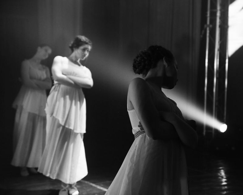 девушка, танцы, чб ---photo preview