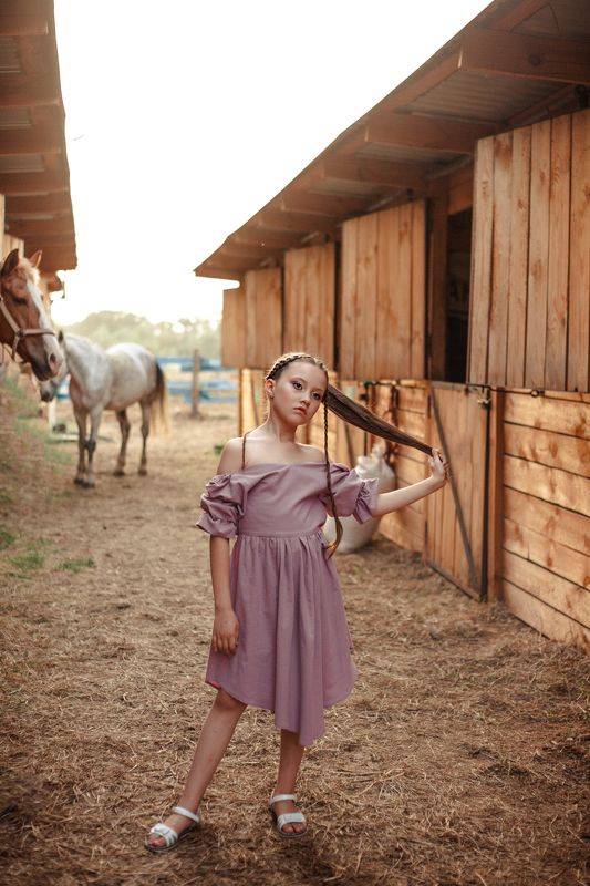 портрет,портрет девочки Конюшняphoto preview