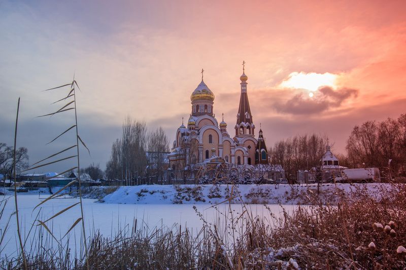 Храм в честь Воздвижения Креста Господняphoto preview