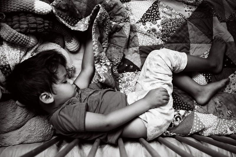 портрет, жанр, монохром, кроввать, сон, детство, сын Мой сынphoto preview